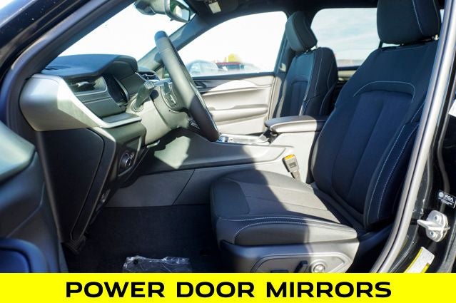 2025 Jeep Grand Cherokee Laredo X 4X4