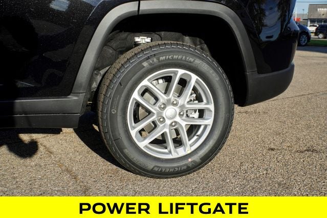 2025 Jeep Grand Cherokee Laredo X 4X4