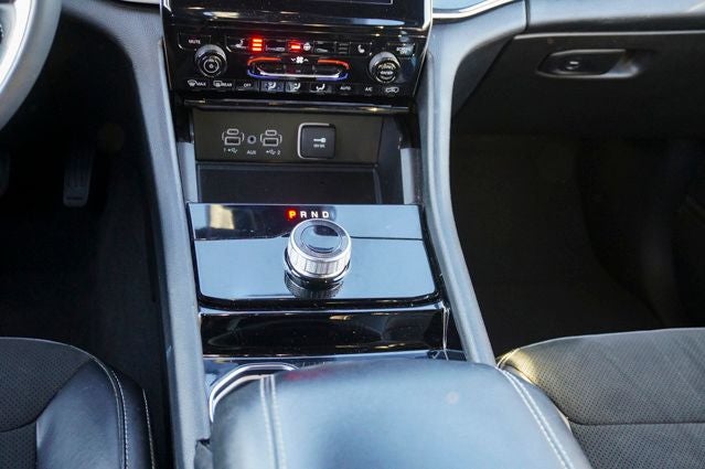 2023 Jeep Grand Cherokee Altitude ParkView Rear Back-Up Camera & Radio: Uconnect 5 w