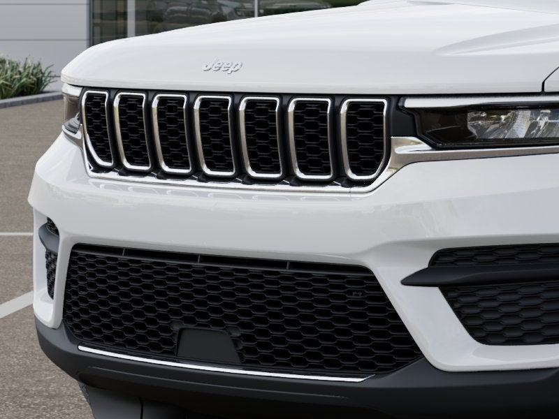 2027 Jeep Grand Cherokee Laredo X 4X4