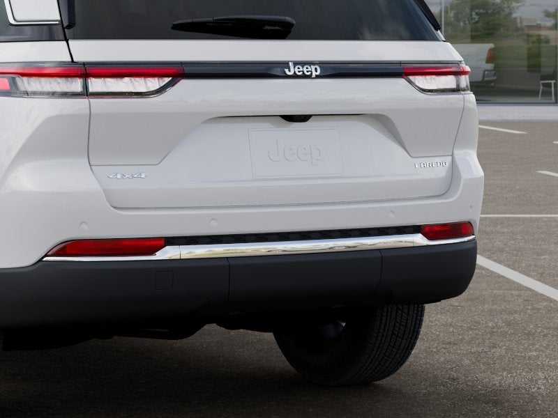 2027 Jeep Grand Cherokee Laredo X 4X4