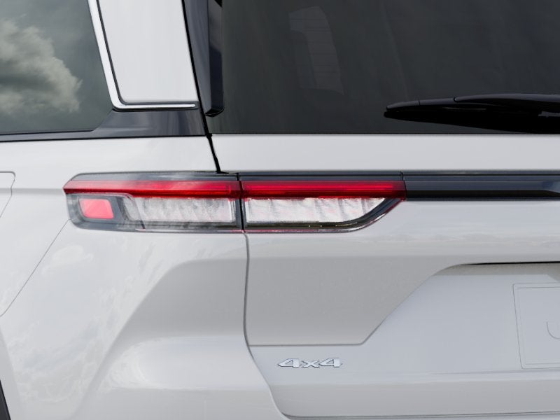 2027 Jeep Grand Cherokee Laredo X 4X4