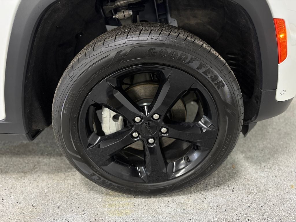 2023 Jeep Grand Cherokee Limited Blackout Package with Navigation