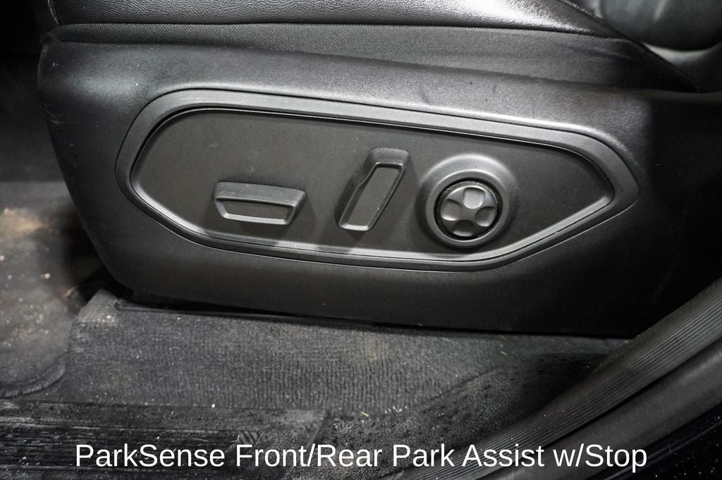 2023 Jeep Grand Cherokee Limited Navigation System & Radio: Uconnect 5 Nav w/10.1"