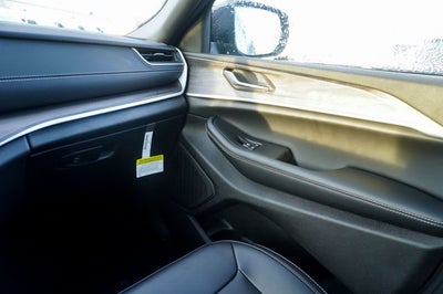 2025 Jeep Grand Cherokee L Limited 4x4