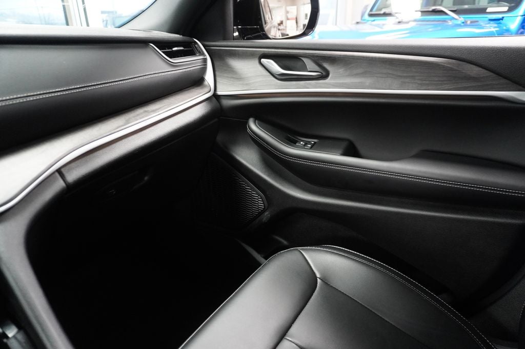 2025 Jeep Grand Cherokee L Limited 4X4