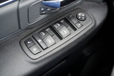 2023 RAM 1500 Classic SLT Apple CarPlay & ParkView Rear Back-Up Camera