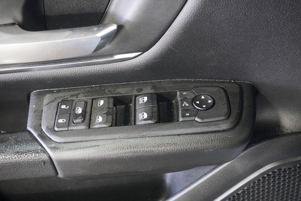 2025 RAM 1500 Big Horn/Lone Star Integrated Voice Command w/Bluetooth