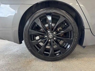 2021 Nissan Maxima SR