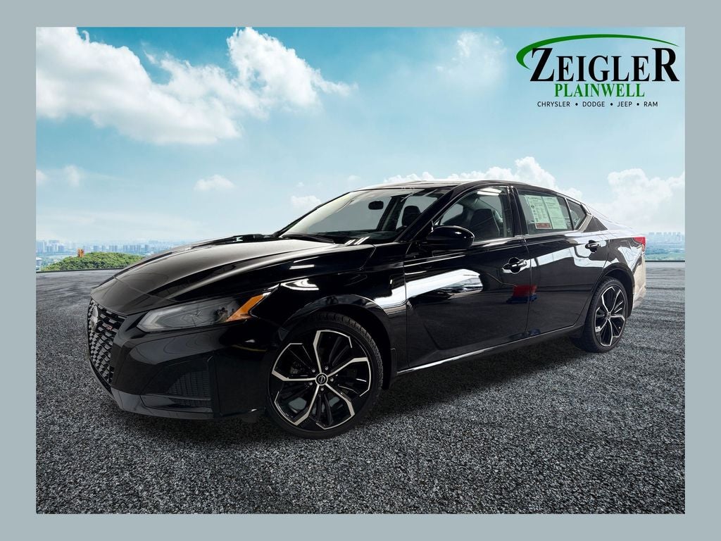 2025 Nissan Altima 2.5 SR Single Panel Moonroof
