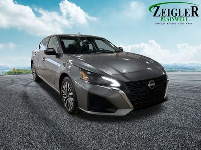 2024 Nissan Altima 2.5 SV NissanConnect featuring Apple CarPlay