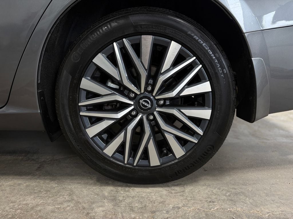 2024 Nissan Altima 2.5 SV NissanConnect featuring Apple CarPlay