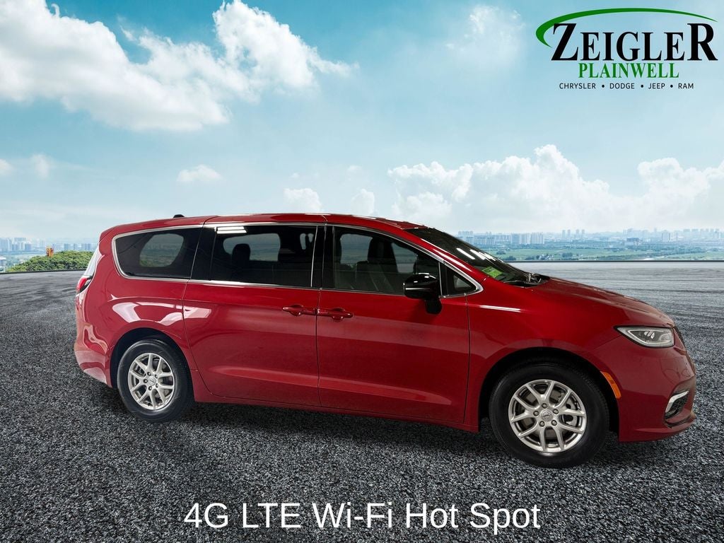 2025 Chrysler Pacifica Select