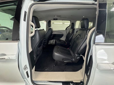 2017 Chrysler Pacifica Touring L 3rd row seat