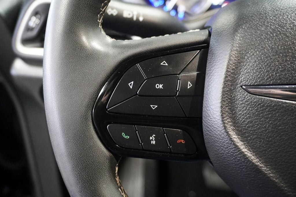 2023 Chrysler Pacifica Touring Apple CarPlay/Android Auto