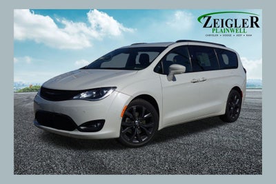 2020 Chrysler Pacifica Touring 3rd row seat