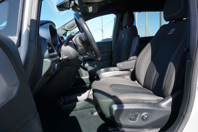 2020 Chrysler Pacifica Touring 3rd row seat