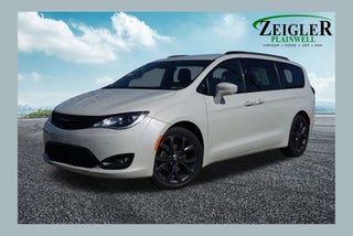 2020 Chrysler Pacifica Touring 3rd row seat