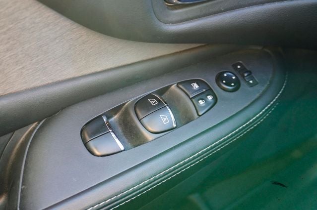 2024 Nissan Murano SL Power moonroof & Navigation System