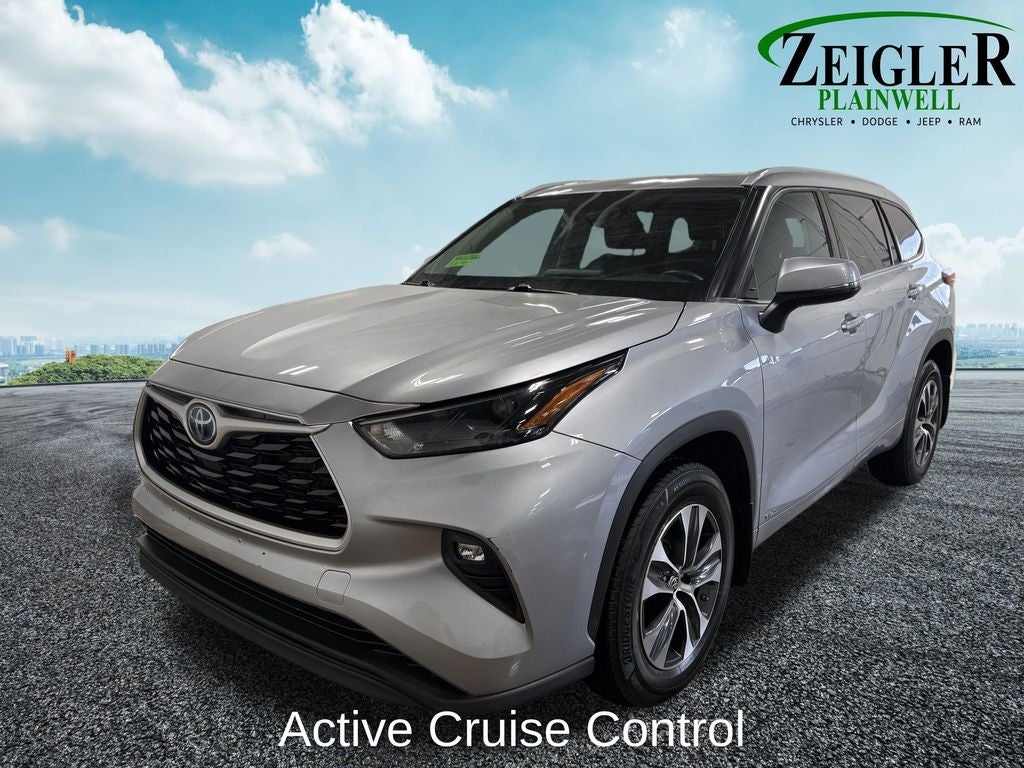 2022 Toyota Highlander Hybrid XLE Power moonroof