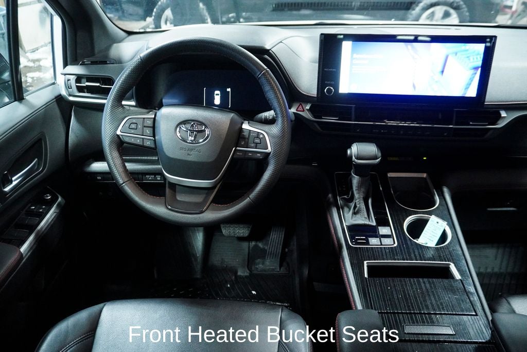 2025 Toyota Sienna XSE Power moonroof & Navigation System
