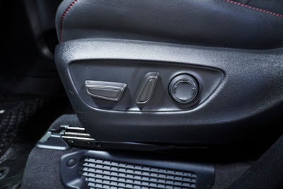 2025 Toyota Sienna XSE Power moonroof & Navigation System