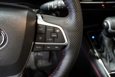 2025 Toyota Sienna XSE Power moonroof & Navigation System