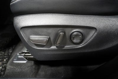 2023 Toyota Highlander XSE Power moonroof & Navigation