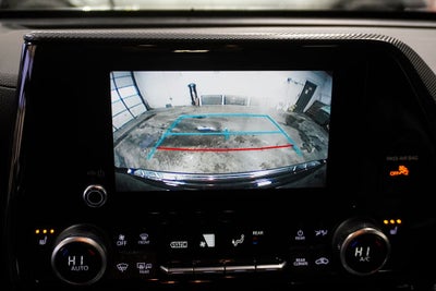 2023 Toyota Highlander XSE Power moonroof & Navigation