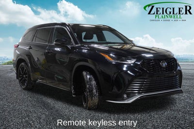 2023 Toyota Highlander XSE Power moonroof & Navigation