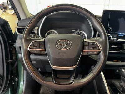 2024 Toyota Highlander XLE Power moonroof