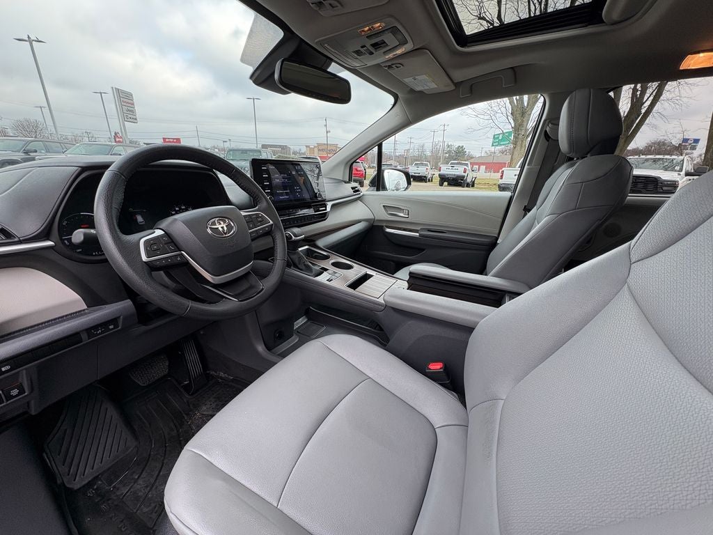 2023 Toyota Sienna XLE 7 Passenger