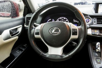 2013 Lexus CT 200h Navigation System & Power moonroof