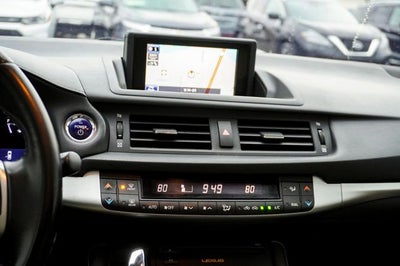 2013 Lexus CT 200h Navigation System & Power moonroof