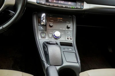 2013 Lexus CT 200h Navigation System & Power moonroof
