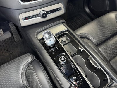 2024 Volvo XC90 Recharge Plug-In Hybrid Ultimate Lounge Package