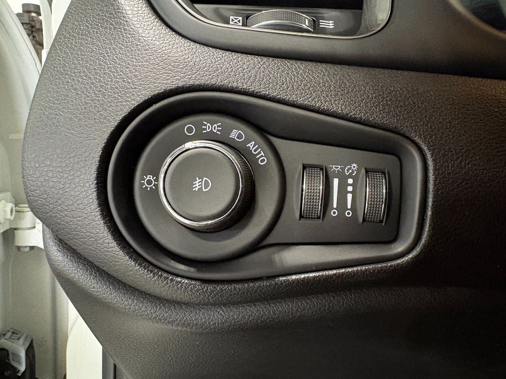 2018 Jeep Renegade Limited Uconnect 8.4 Nav Group