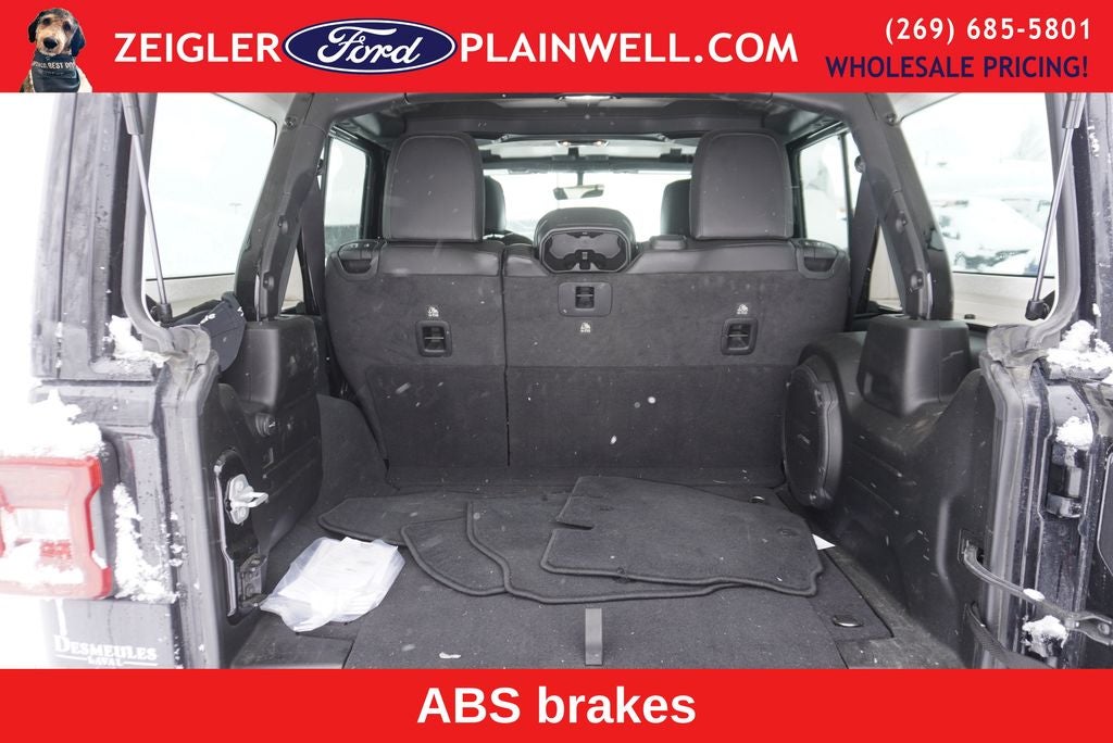 2022 Jeep Wrangler Unlimited Sahara High Altitude LEATHER 4X4 BODY COLOR TO MATCH