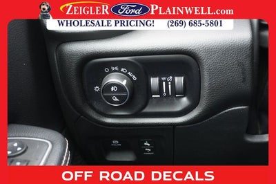 2024 RAM 1500 Laramie Crew Cab 4x4 PANORAMIC ROOF HEATED LEATHER 5.7 L H