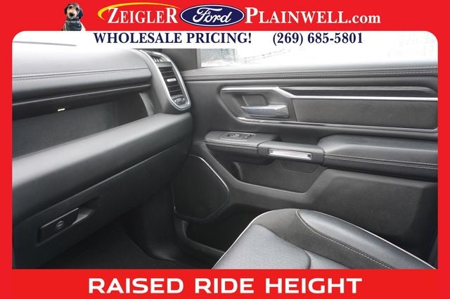 2024 RAM 1500 Laramie Crew Cab 4x4 PANORAMIC ROOF HEATED LEATHER 5.7 L H