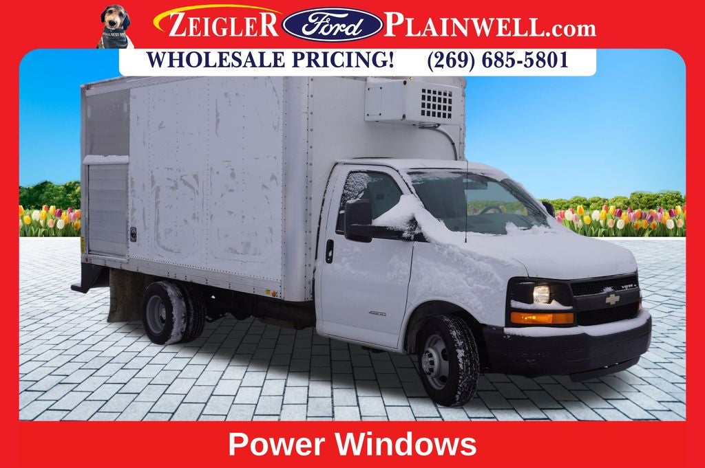 2015 Chevrolet Express 4500 Base Cutaway