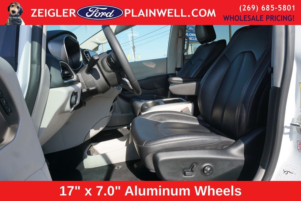 2024 Chrysler Pacifica Touring L Leather Quad Seats Power Doors Rear Camera