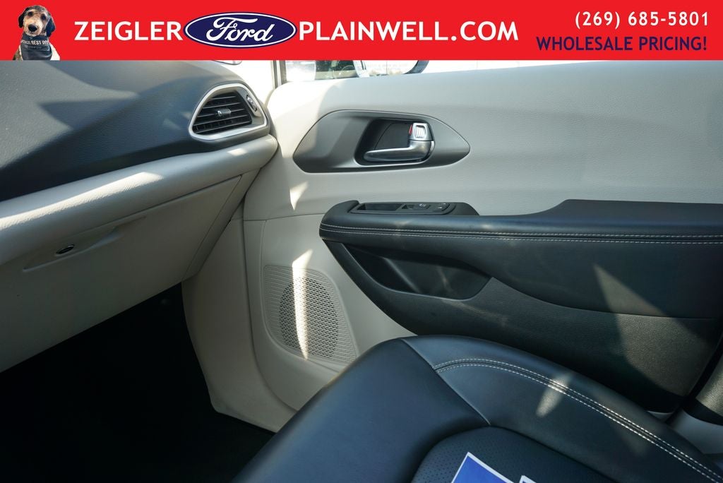 2024 Chrysler Pacifica Touring L Leather Quad Seats Power Doors Rear Camera