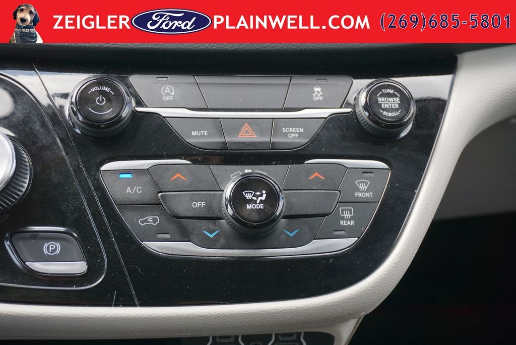 2024 Chrysler Voyager LX