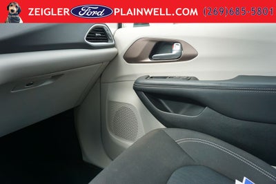 2024 Chrysler Voyager LX