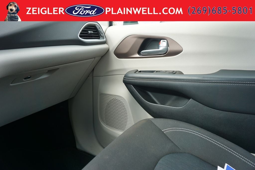 2024 Chrysler Voyager LX