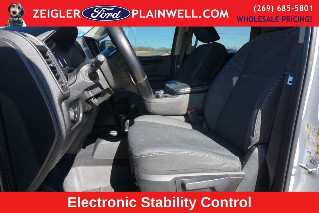 2019 RAM 3500 Tradesman Crew Cab 4x4 V8 6.4 Liter Hemi Fiberglass Topper T