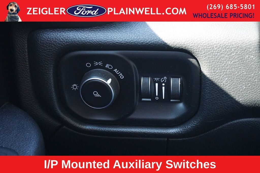 2019 RAM 3500 Tradesman Crew Cab 4x4 V8 6.4 Liter Hemi Fiberglass Topper T