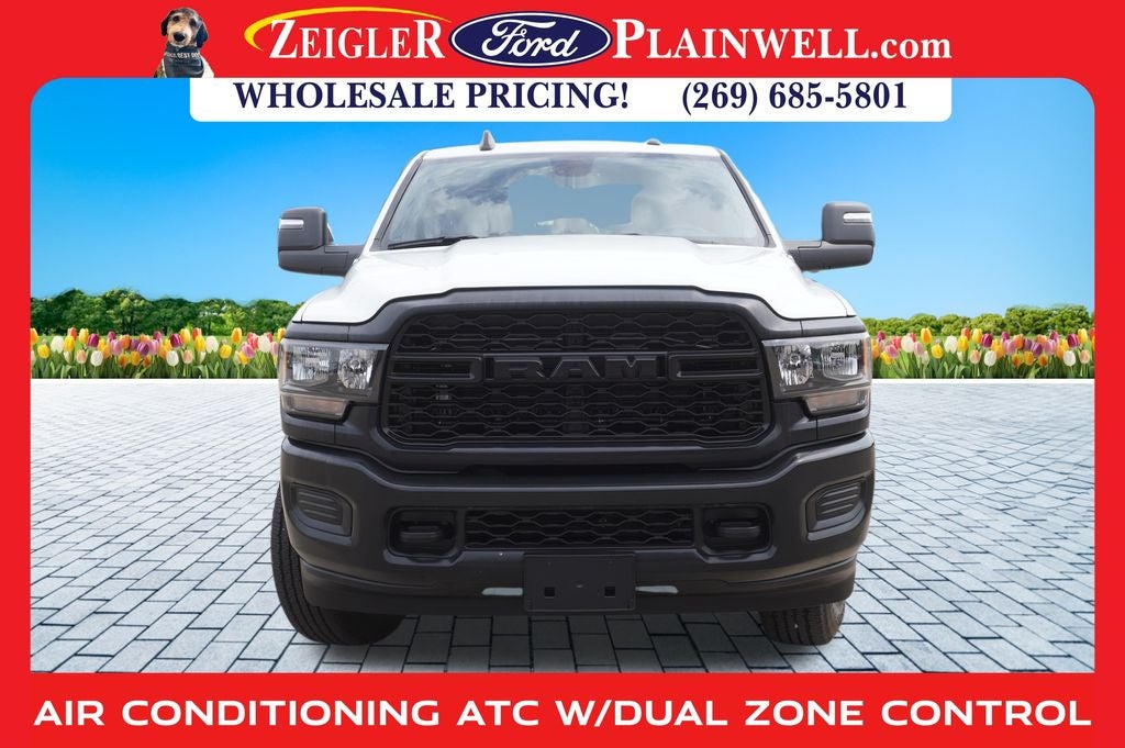 2023 RAM 3500 Tradesman 4x4 CREW CAB LONG BOX 6.4L V8 Navigation HD Vinyl
