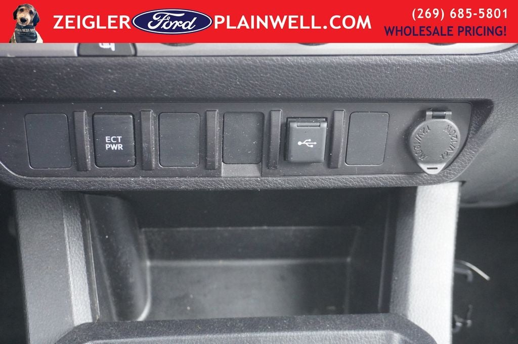 2021 Toyota Tacoma SR Access Cab Work Truck Rear Camera & Rear Topper